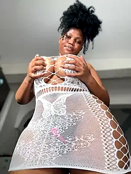 Snapshot of Hyra_Ari chatting on 09.20.25 Hyra Ari online show from 09.20.25