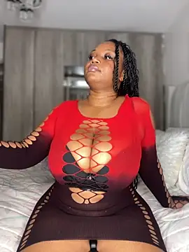 Snapshot of Hyra_Ari chatting on 11.29.25 Hyra Ari online show from 11.29.25