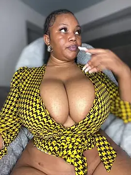 Snapshot of Hyra_Ari chatting on 02.13.26 Hyra Ari online show from 02.13.26