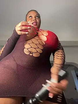 Snapshot of Hyra_Ari chatting on 02.22.26 Hyra Ari online show from 02.22.26