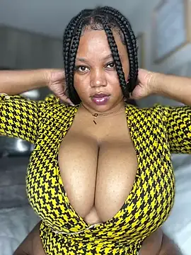 Snapshot of Hyra_Ari chatting on 03.14.26 Hyra Ari online show from 03.14.26