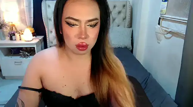 Snapshot of RebecaNextToYou chatting on 12.11.24 RebecaNextToYou online show from 12.11.24