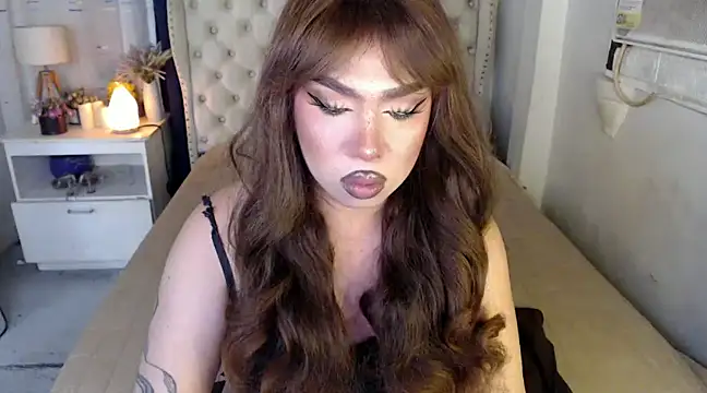 Snapshot of RebecaNextToYou chatting on 01.05.25 RebecaNextToYou online show from 01.05.25