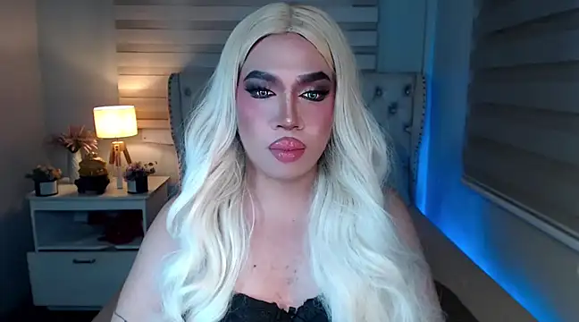 Snapshot of RebecaNextToYou chatting on 02.12.25 RebecaNextToYou online show from 02.12.25