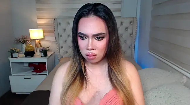 Snapshot of RebecaNextToYou chatting on 02.12.25 RebecaNextToYou online show from 02.12.25