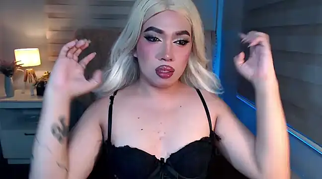 Snapshot of RebecaNextToYou chatting on 02.26.25 RebecaNextToYou online show from 02.26.25