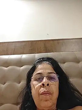 Snapshot of Susannemilf chatting on 10.08.25 Susannemilf online show from 10.08.25