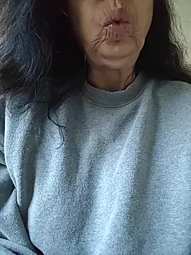 Snapshot of Susannemilf chatting on 11.10.25 Susannemilf online show from 11.10.25