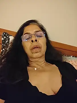 Snapshot of Susannemilf chatting on 11.12.25 Susannemilf online show from 11.12.25