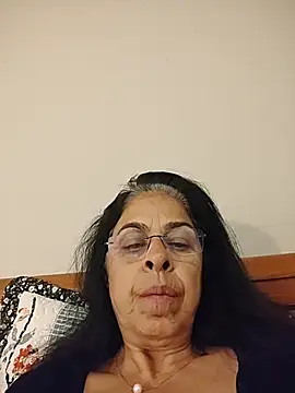 Snapshot of Susannemilf chatting on 11.13.25 Susannemilf online show from 11.13.25