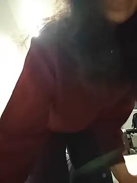 Snapshot of Susannemilf chatting on 11.17.25 Susannemilf online show from 11.17.25