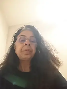 Snapshot of Susannemilf chatting on 11.22.25 Susannemilf online show from 11.22.25