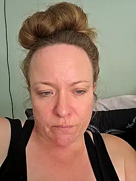 julimonroe online show from 04.11.26