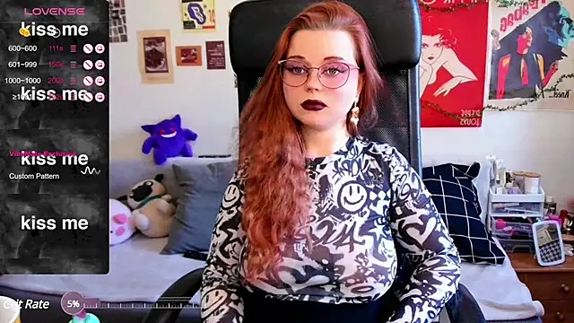 Snapshot of StellaMilla chatting on 03.08.25 StellaMilla online show from 03.08.25