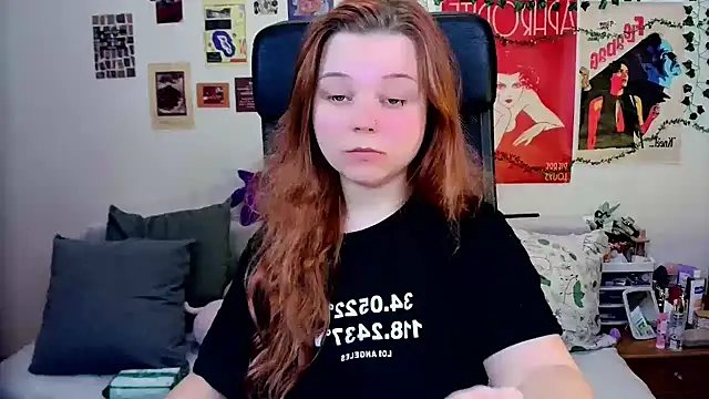 Snapshot of StellaMilla chatting on 03.22.25 StellaMilla online show from 03.22.25