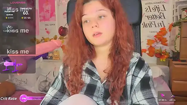 Snapshot of StellaMilla chatting on 09.19.25 StellaMilla online show from 09.19.25