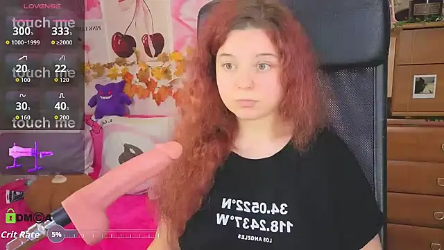 Snapshot of StellaMilla chatting on 10.26.25 StellaMilla online show from 10.26.25