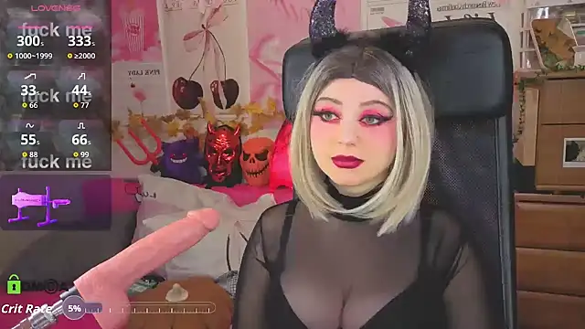 Snapshot of StellaMilla chatting on 10.30.25 StellaMilla online show from 10.30.25