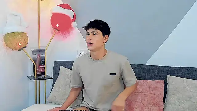 Snapshot of logan_thomas chatting on 12.19.24 logan thomas online show from 12.19.24