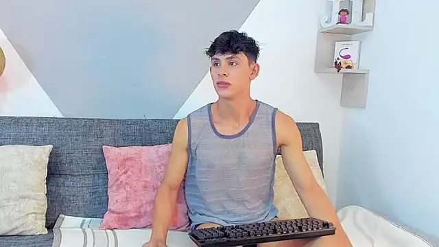 Snapshot of logan_thomas chatting on 02.10.25 logan thomas online show from 02.10.25