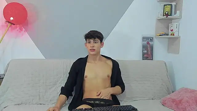 Snapshot of logan_thomas chatting on 03.18.25 logan thomas online show from 03.18.25