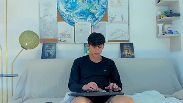 Snapshot of logan_thomas chatting on 02.01.26 logan thomas online show from 02.01.26