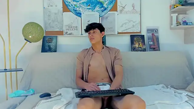 Snapshot of logan_thomas chatting on 02.03.26 logan thomas online show from 02.03.26