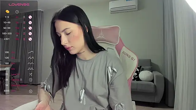 Snapshot of JenniferQueen11 chatting on 02.08.25 JenniferQueen11 online show from 02.08.25