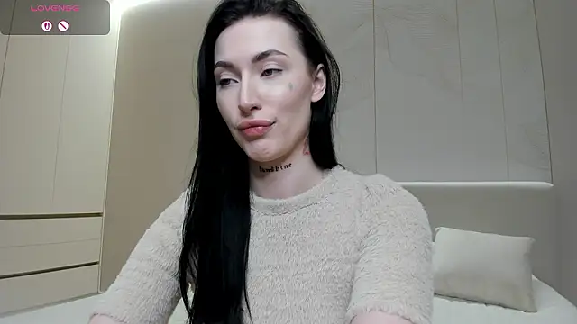 JenniferQueen11 online show from 03.11.26