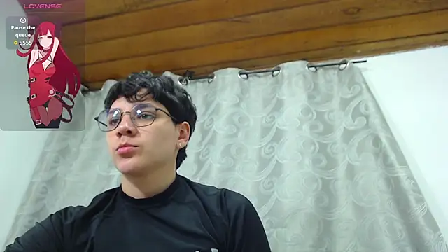 Snapshot of bad_giirl_ chatting on 10.03.25 bad giirl online show from 10.03.25