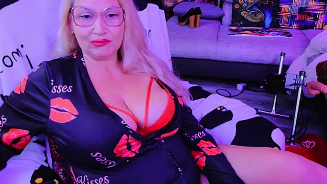 Snapshot of mature_lisa_naughty chatting on 09.14.25 mature lisa naughty online show from 09.14.25