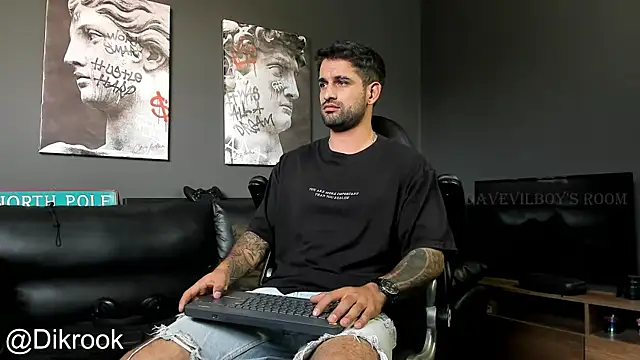 Snapshot of Davevilboy chatting on 12.03.24 Davevilboy online show from 12.03.24