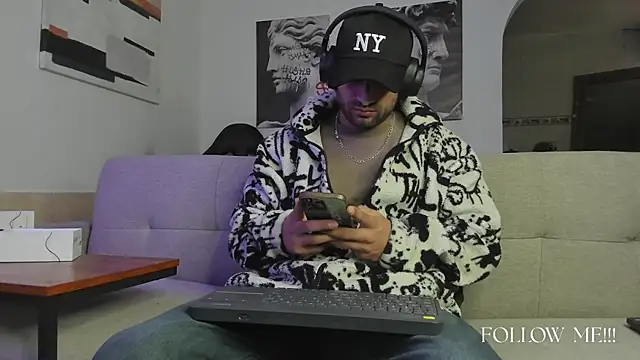 Snapshot of Davevilboy chatting on 09.23.25 Davevilboy online show from 09.23.25