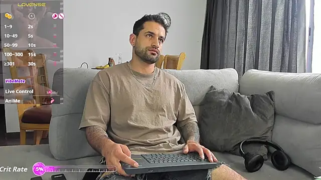 Snapshot of Davevilboy chatting on 10.12.25 Davevilboy online show from 10.12.25