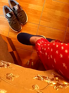 feet toes online show from 10.31.25