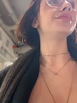 Camilla Railian online show from 01.03.25