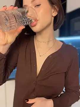 Camilla Railian online show from 01.04.25