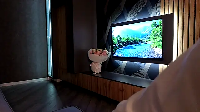 Camilla Railian online show from 01.12.25