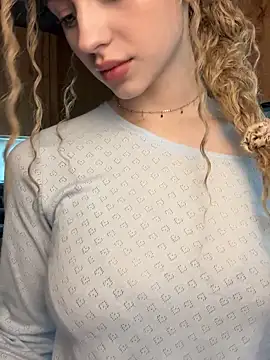 Camilla Railian online show from 02.06.25