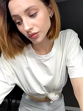 Camilla Railian online show from 09.21.25