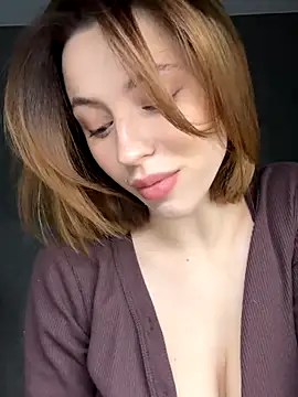 Camilla Railian online show from 10.03.25