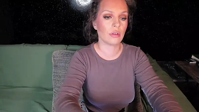 Snapshot of LondonBadGirl chatting on 03.14.25 LondonBadGirl online show from 03.14.25