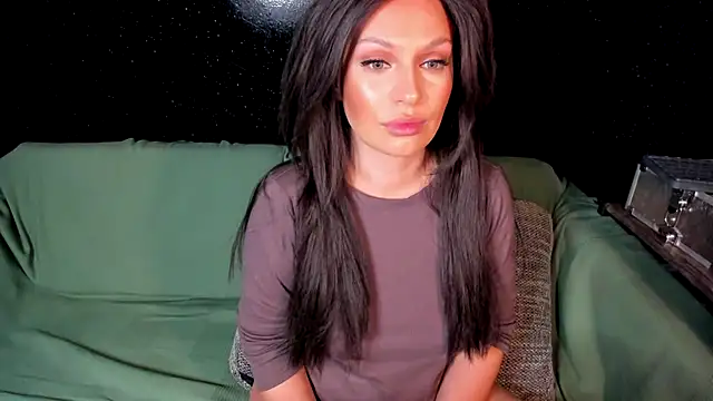 Snapshot of LondonBadGirl chatting on 03.17.25 LondonBadGirl online show from 03.17.25