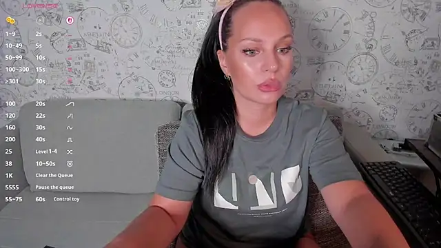 Snapshot of LondonBadGirl chatting on 09.16.25 LondonBadGirl online show from 09.16.25