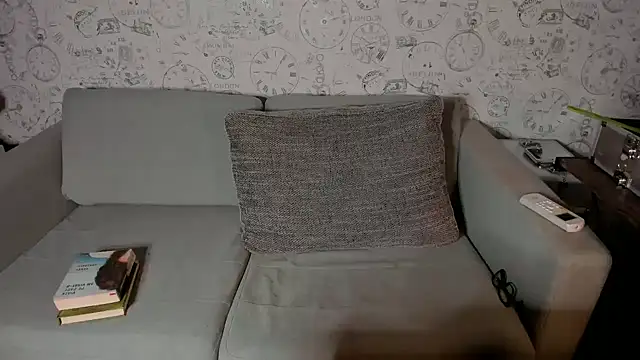 Snapshot of LondonBadGirl chatting on 12.15.25 LondonBadGirl online show from 12.15.25