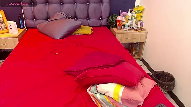 Snapshot of Keilyn_Hot_ chatting on 12.11.24 Keilyn Hot online show from 12.11.24