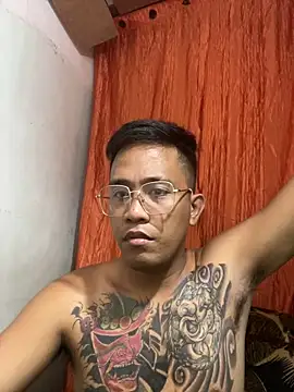 Snapshot of Thyler08 chatting on 12.25.24 Thyler08 online show from 12.25.24