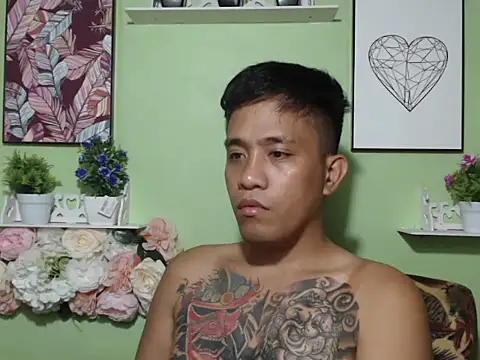 Snapshot of Thyler08 chatting on 12.05.25 Thyler08 online show from 12.05.25