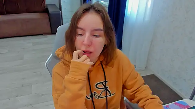 Snapshot of c_arina_x chatting on 09.17.25 c arina x online show from 09.17.25