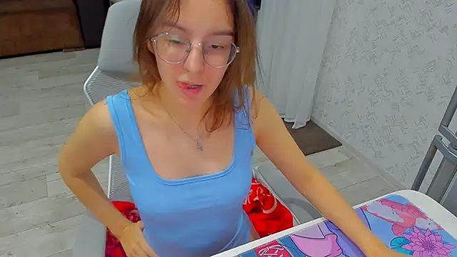 Snapshot of c_arina_x chatting on 09.28.25 c arina x online show from 09.28.25